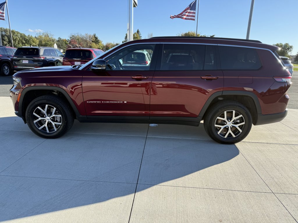 Used 2025 Jeep Grand Cherokee L Limited w/ Luxury Tech Group II image 5