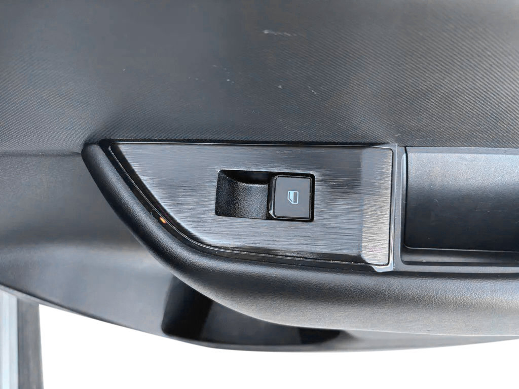 Used 2024 Nissan Rogue S AWD/4WD image 26