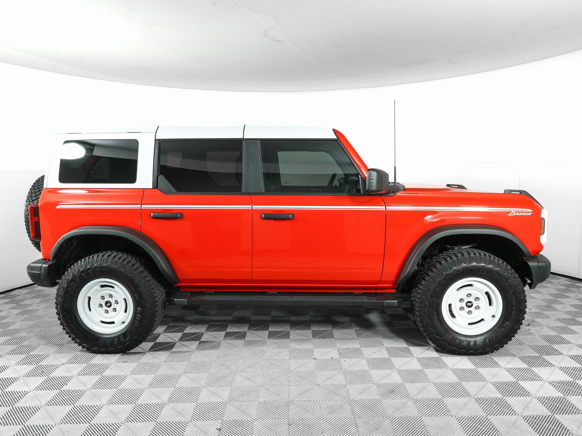 Used 2023 Ford Bronco Heritage Edition image 4