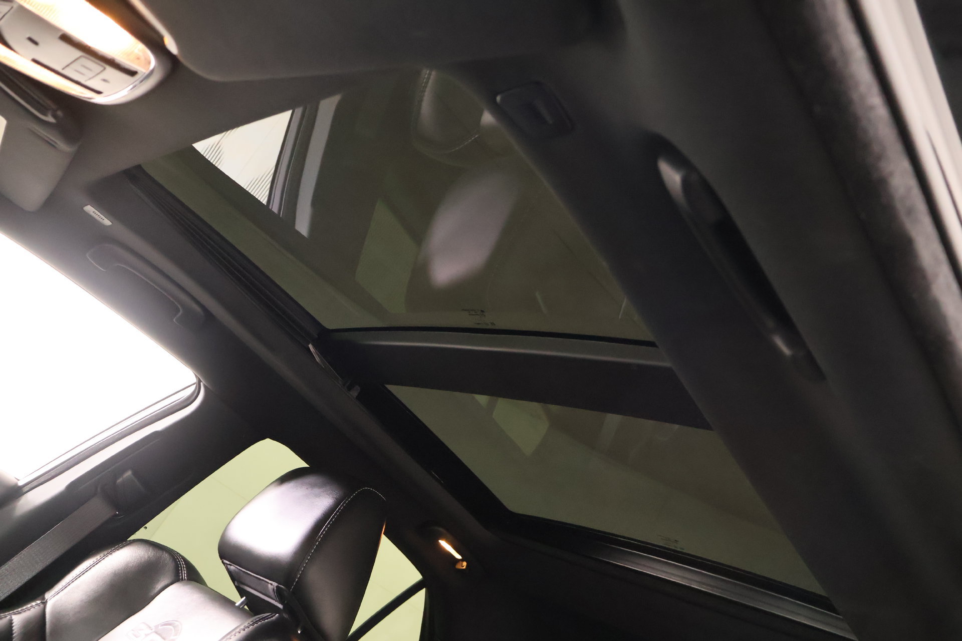 Used 2023 Chrysler 300 C RWD image 15