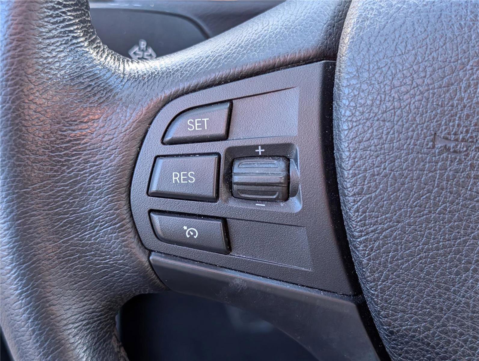 Used 2017 BMW 320i Sedan image 21