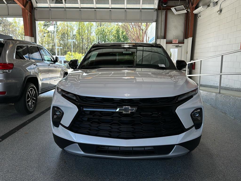 New 2025 Chevrolet Blazer LT w/ Midnight/Sport Edition FWD image 37
