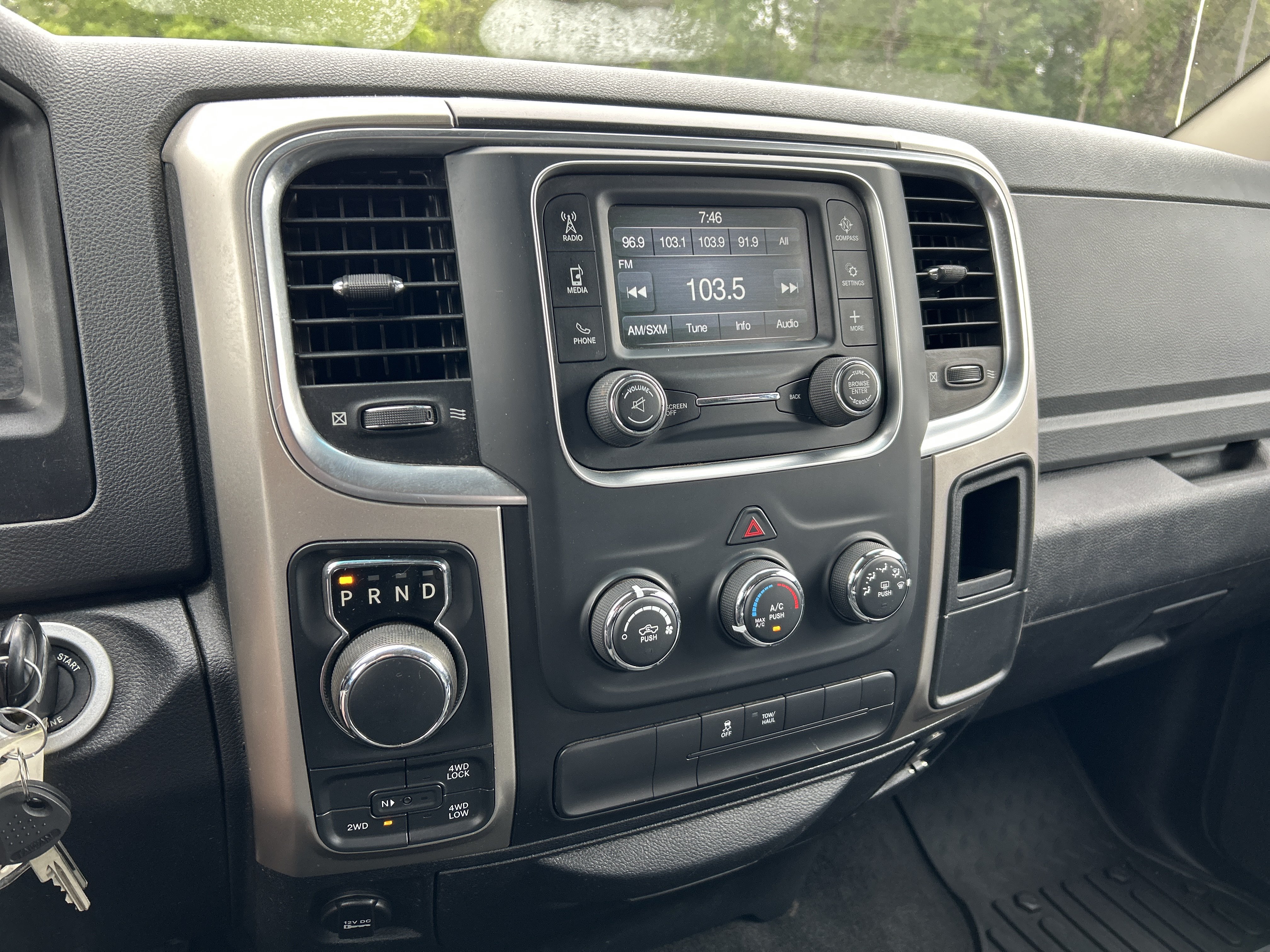 Used 2017 RAM 1500 Classic SLT AWD/4WD image 15