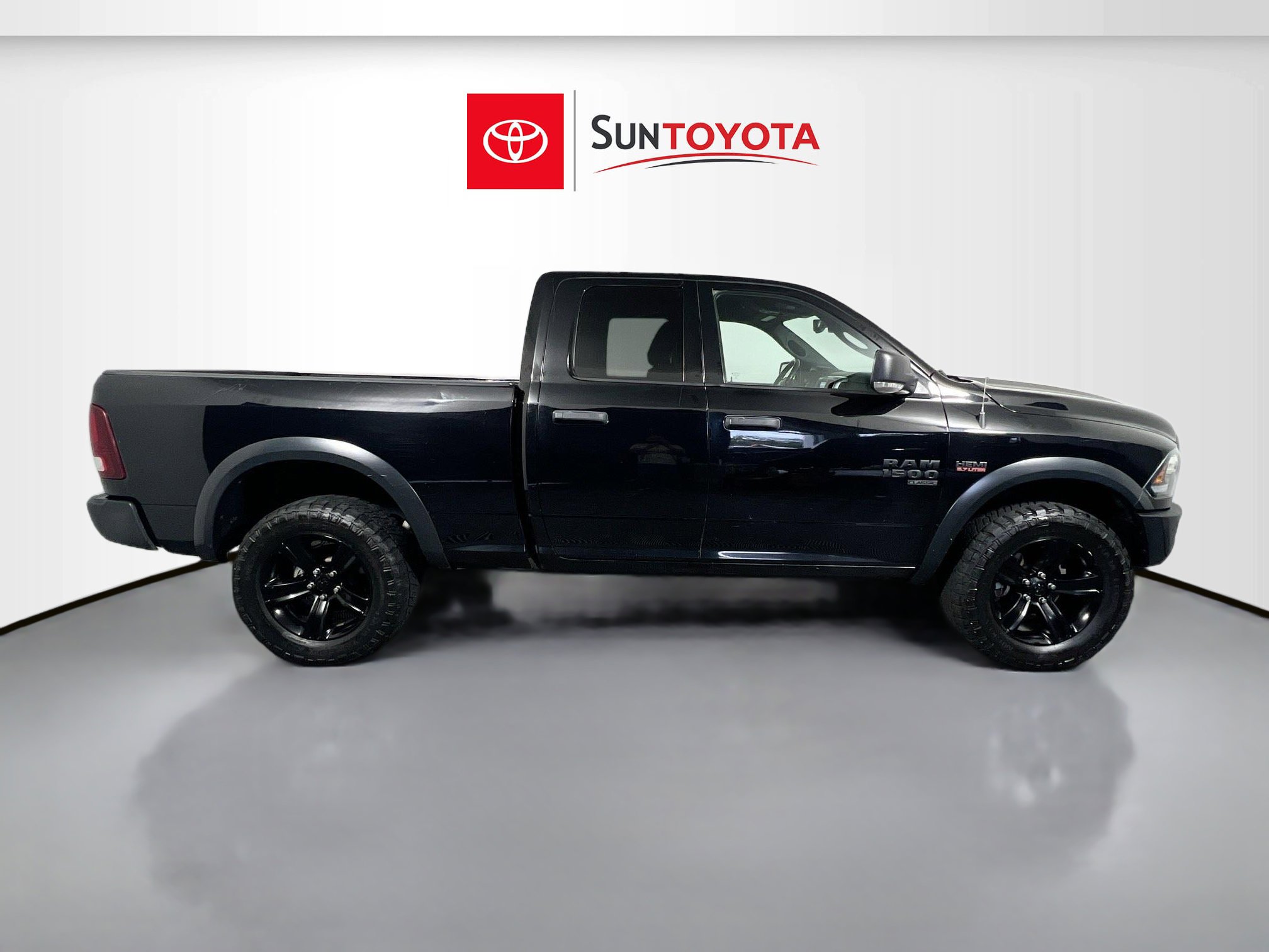 Used 2021 RAM 1500 Classic Warlock w/ Luxury Group AWD/4WD image 2