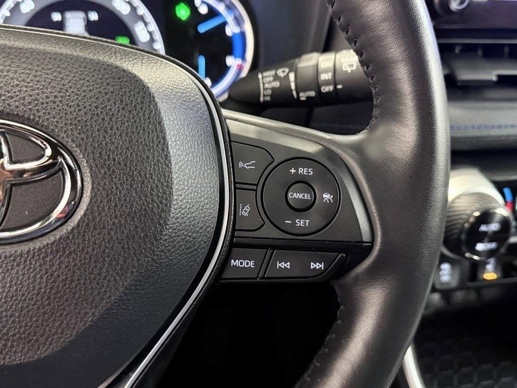 Used 2024 Toyota RAV4 SE image 31