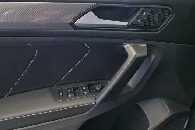 Used 2022 Volkswagen Tiguan SE image 29