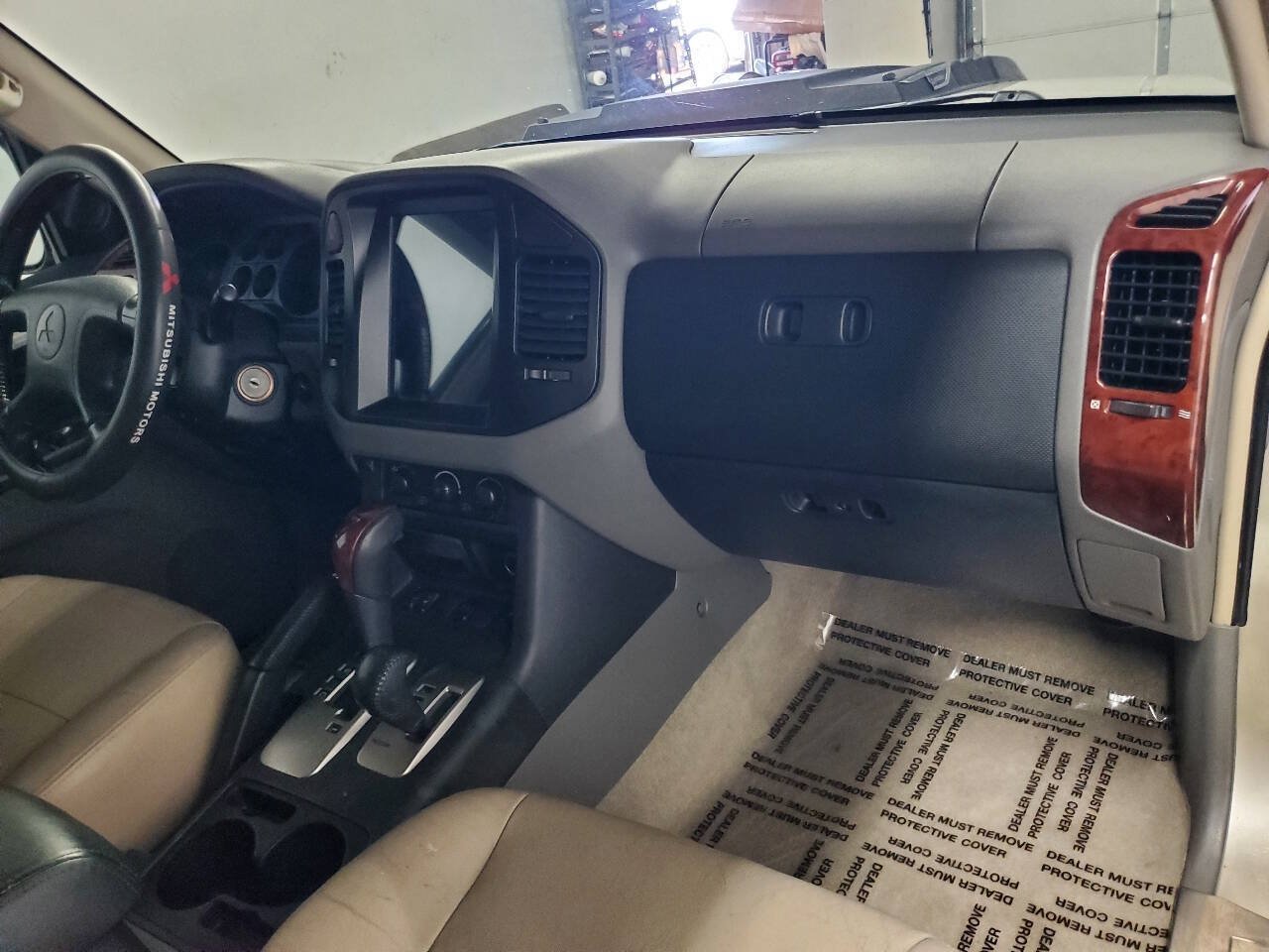 Used 2004 Mitsubishi Montero Limited AWD/4WD image 15