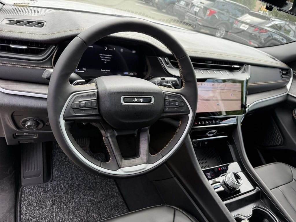 New 2026 Jeep Grand Cherokee Limited AWD/4WD image 2