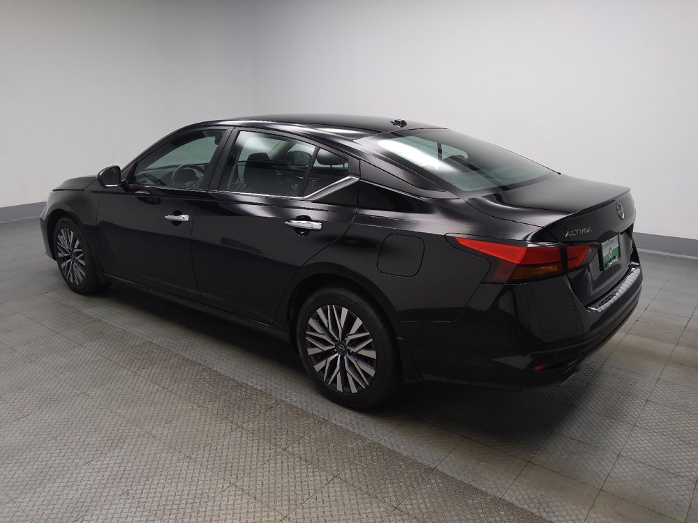 Used 2023 Nissan Altima 2.5 SV w/ SV Premium Package AWD/4WD image 3