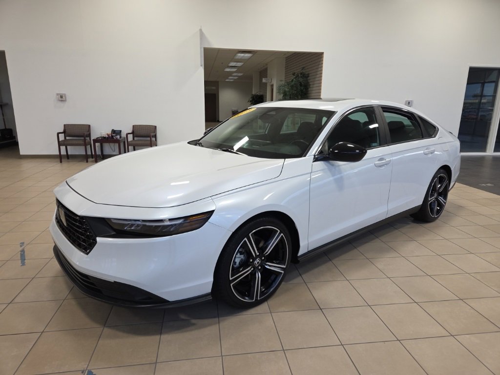 Used 2023 Honda Accord Sport image 3