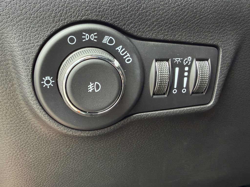 New 2026 Jeep Compass Latitude AWD/4WD image 18