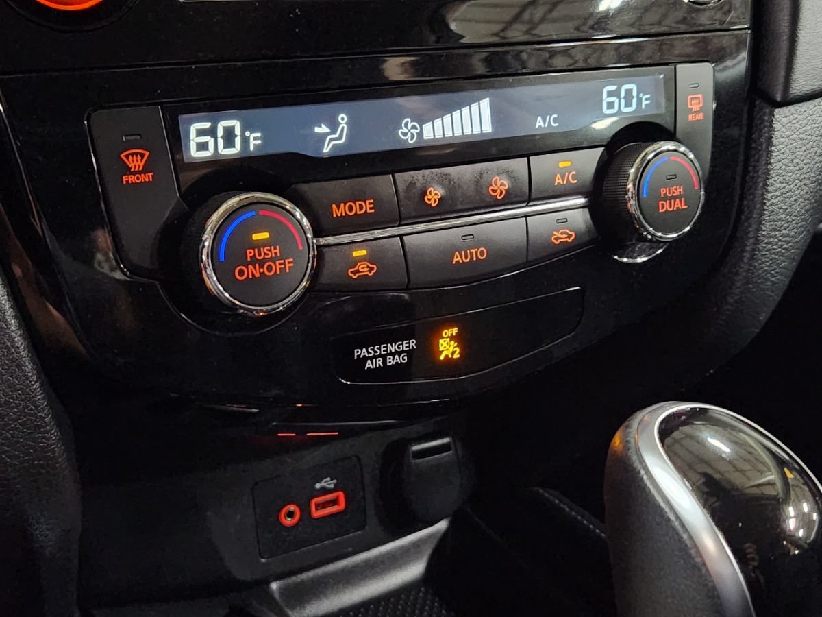 Used 2020 Nissan Rogue SL AWD/4WD image 39