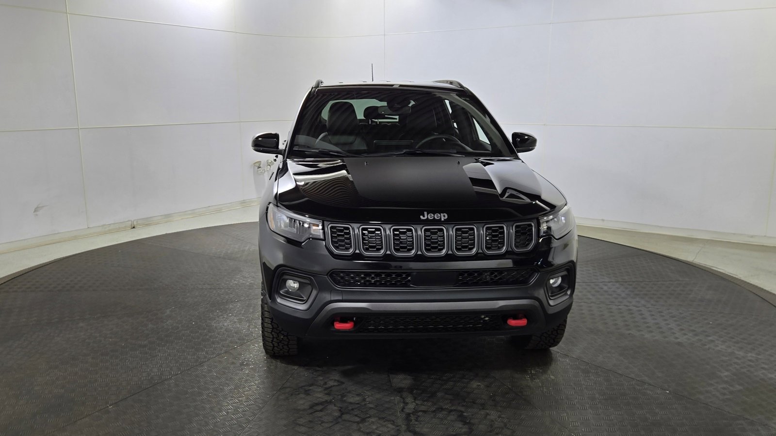 Used 2024 Jeep Compass Trailhawk image 2