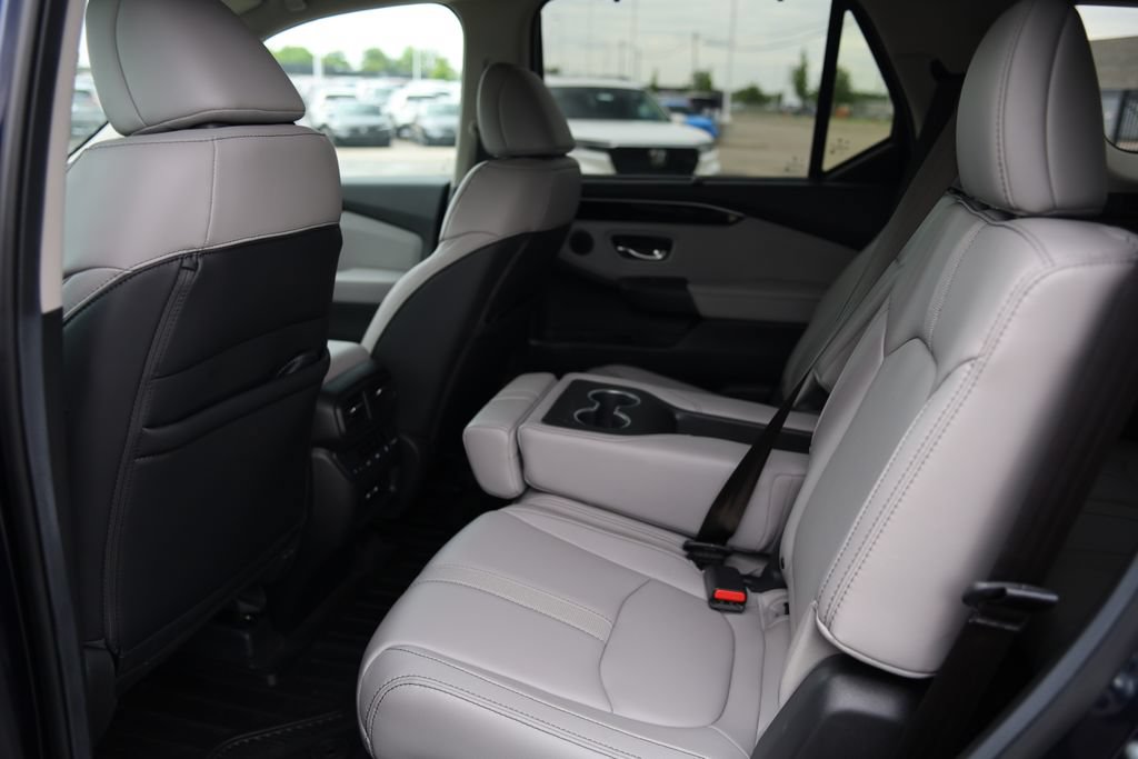 Used 2025 Honda Pilot EX-L image 33