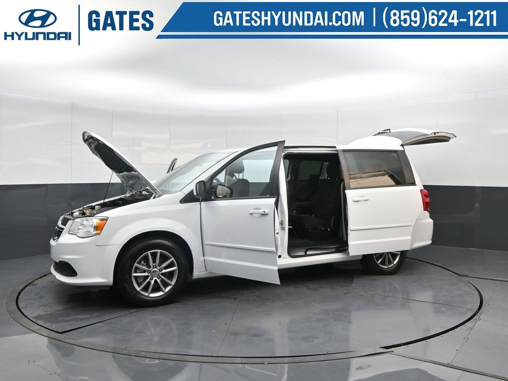 Used 2016 Dodge Grand Caravan SE image 36