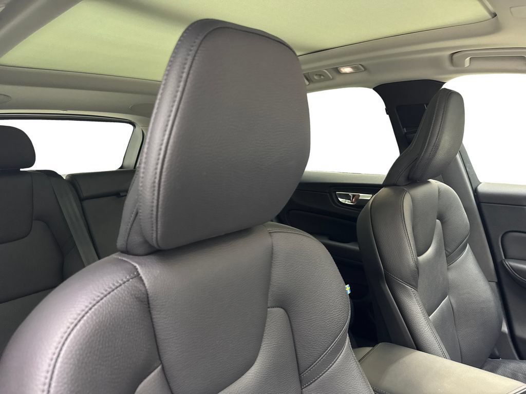 Used 2023 Volvo XC60 B5 Plus FWD image 45