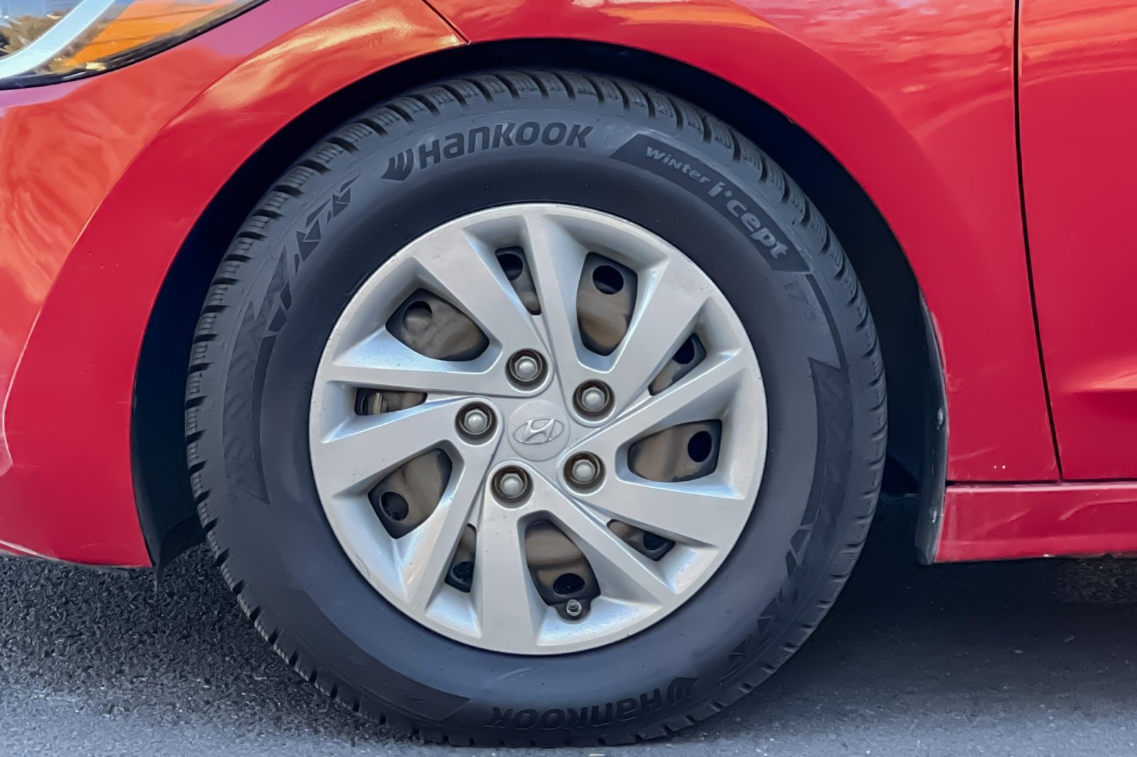 Used 2017 Hyundai Elantra SE image 34