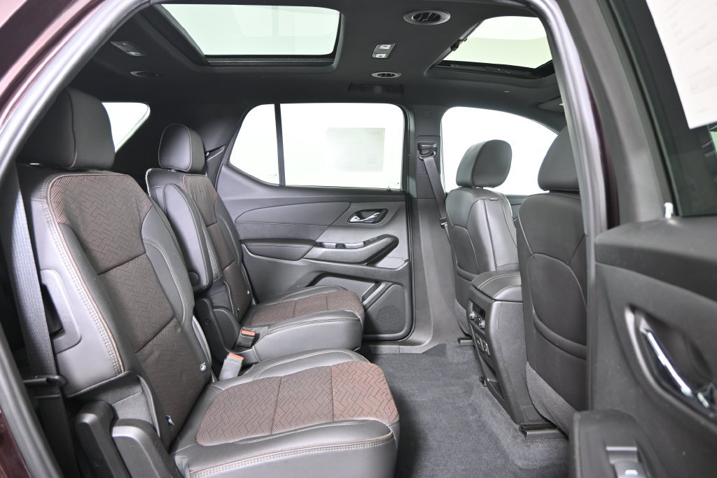 Used 2023 Chevrolet Traverse High Country w/ LPO, Floor Liner Package AWD/4WD image 15