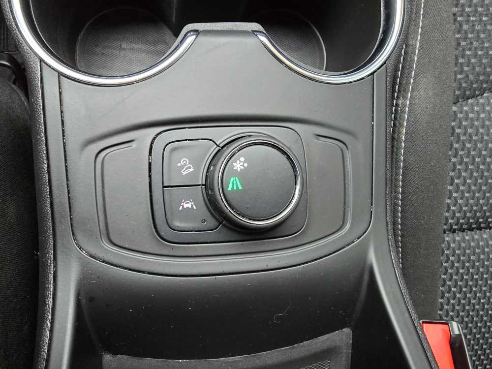 Used 2023 GMC Terrain SLE w/ LPO, Floor Liner Package image 29