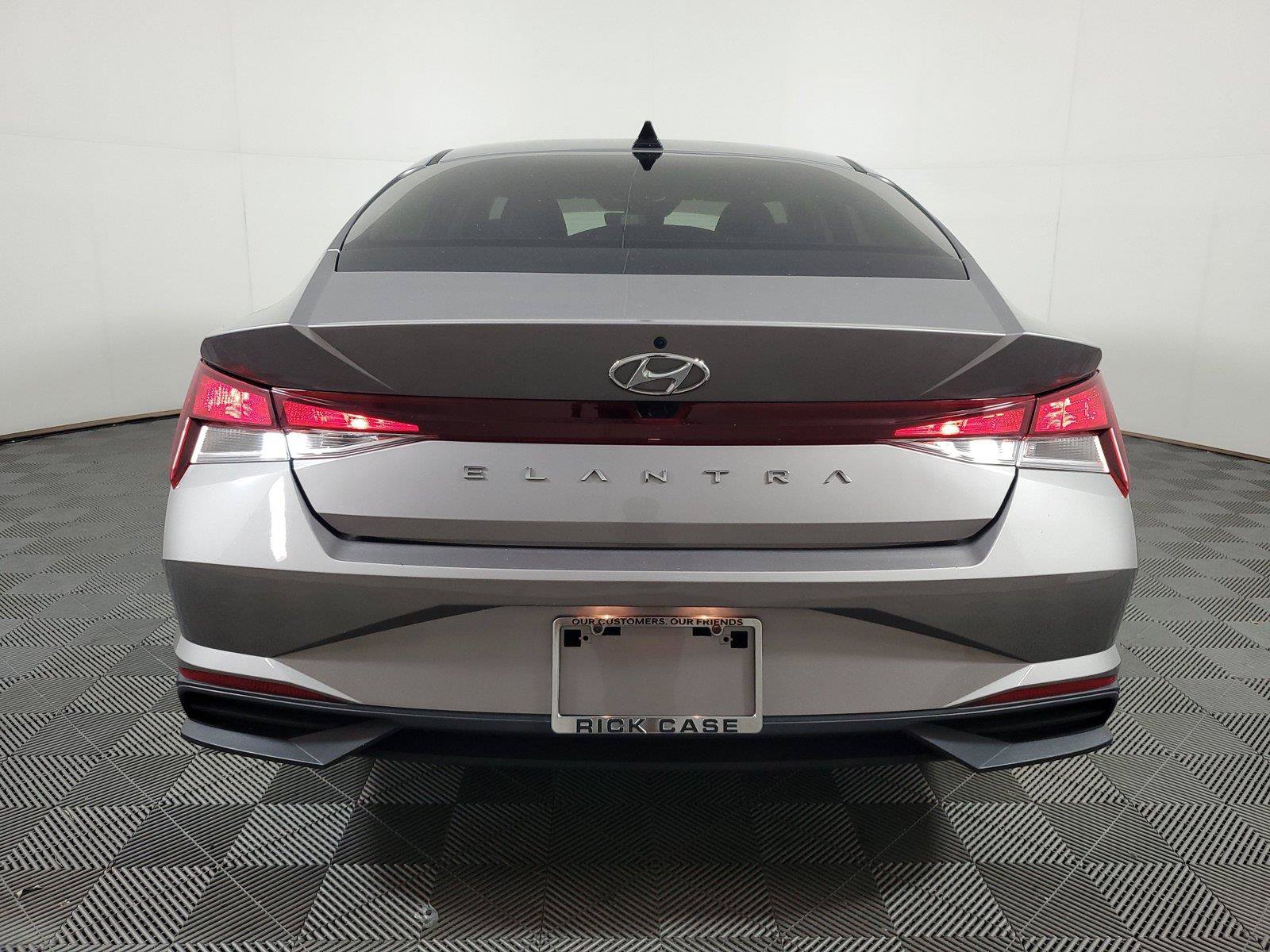 Used 2023 Hyundai Elantra SEL FWD image 5