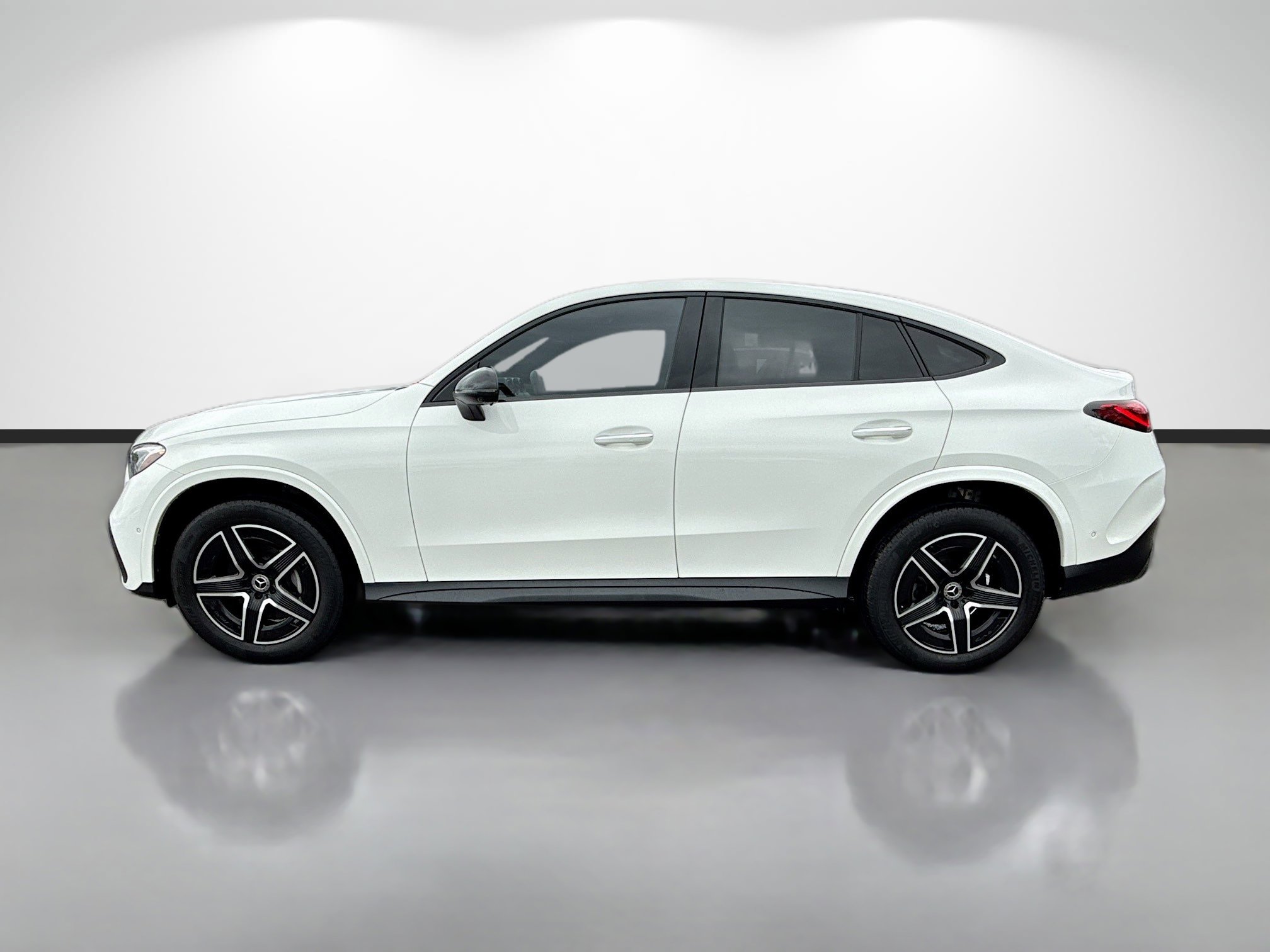 Used 2024 Mercedes-Benz GLC 300 4MATIC image 2
