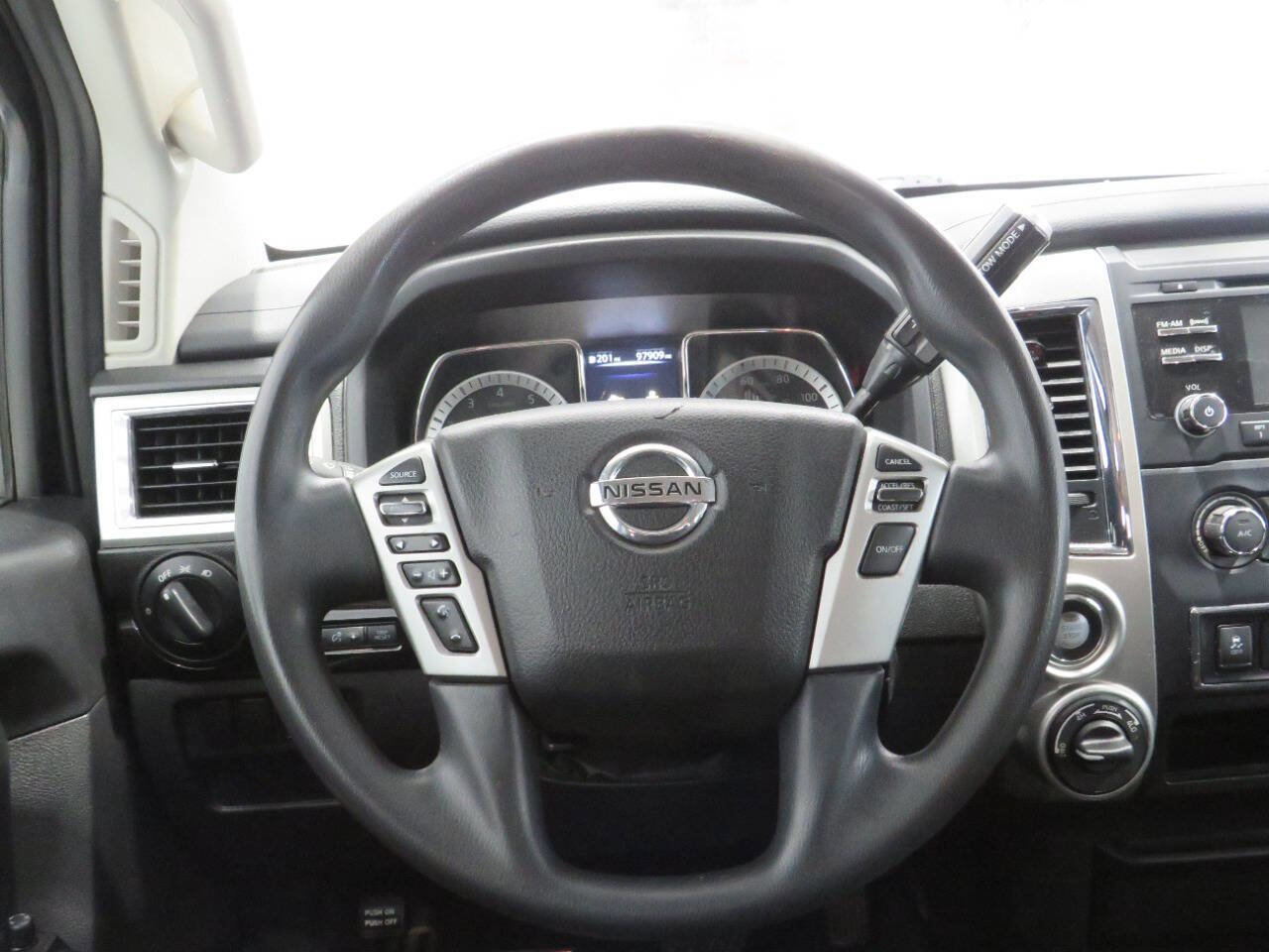 Used 2018 Nissan Titan SV AWD/4WD image 16