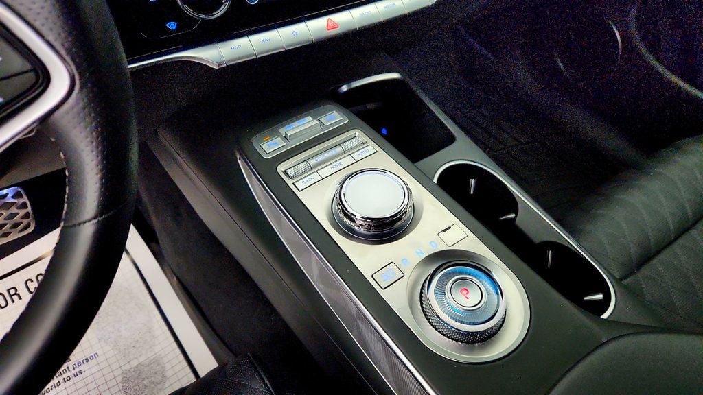 Used 2024 Genesis GV70 3.5T Sport w/ Sport Advanced Package AWD/4WD image 17