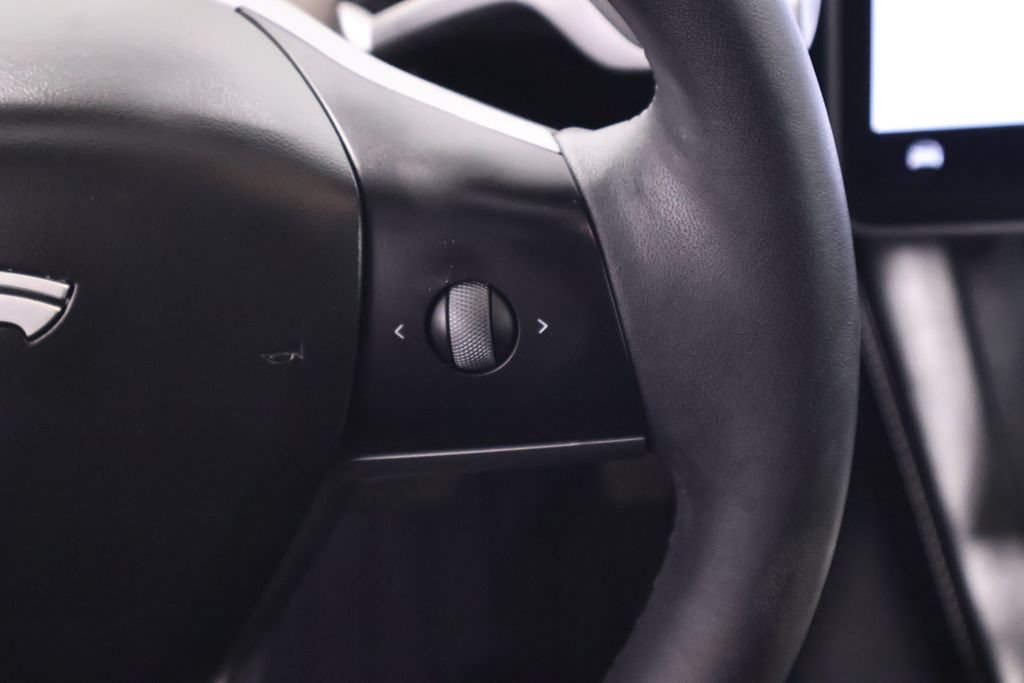 Used 2025 Tesla Model Y Long Range AWD/4WD image 22