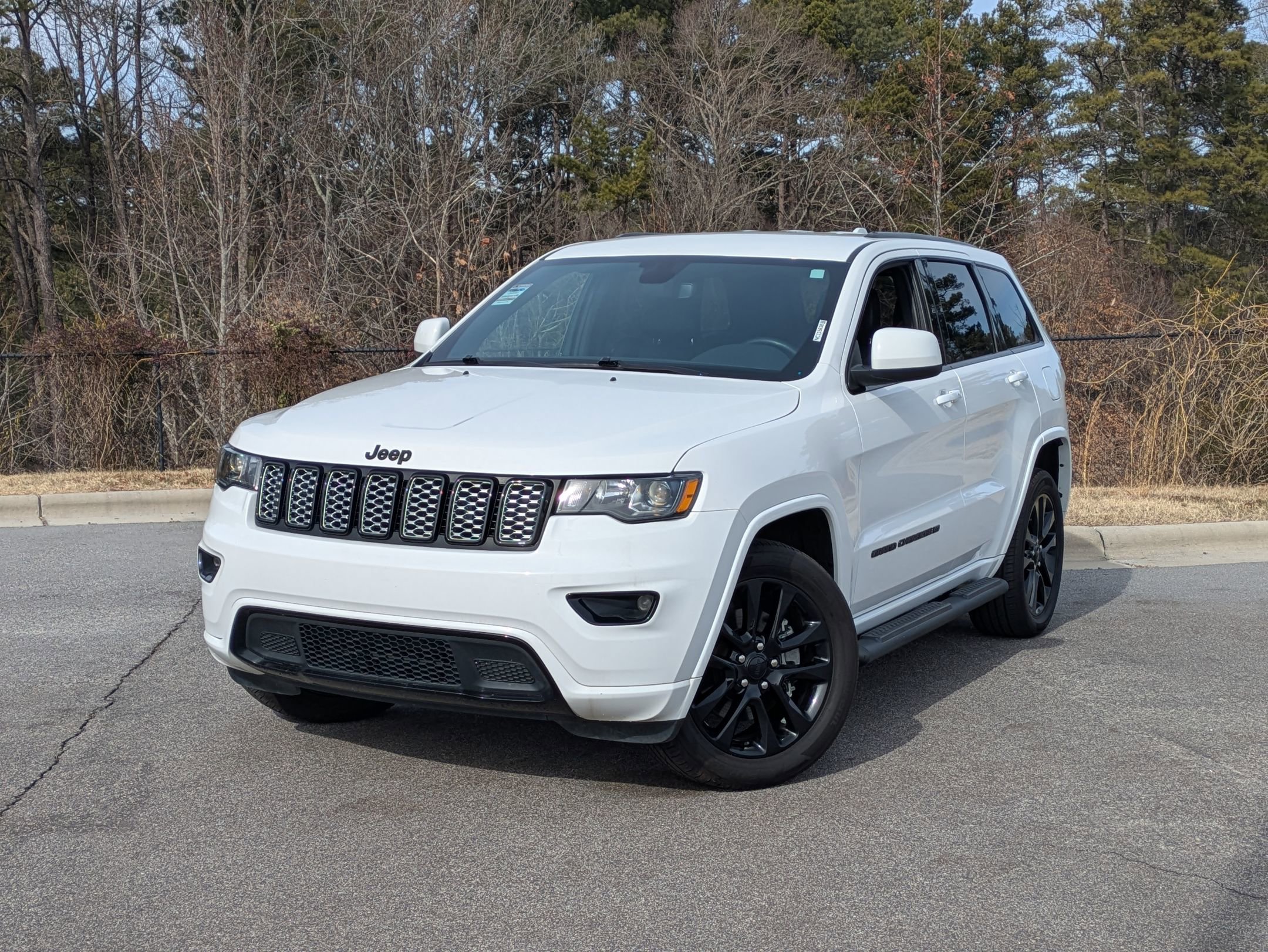 Used 2022 Jeep Grand Cherokee Laredo X image 1