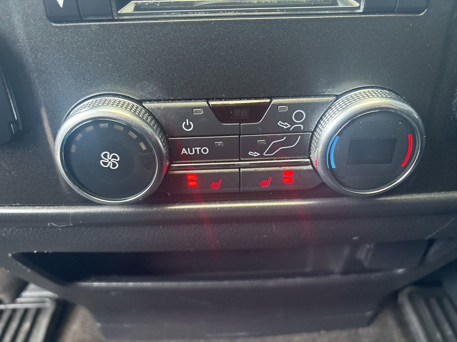 Used 2020 Ford Expedition Limited w/ Equipment Group 302A image 16