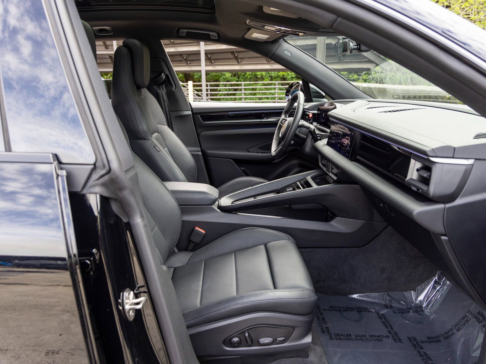 Certified 2025 Porsche Macan Electric image 56