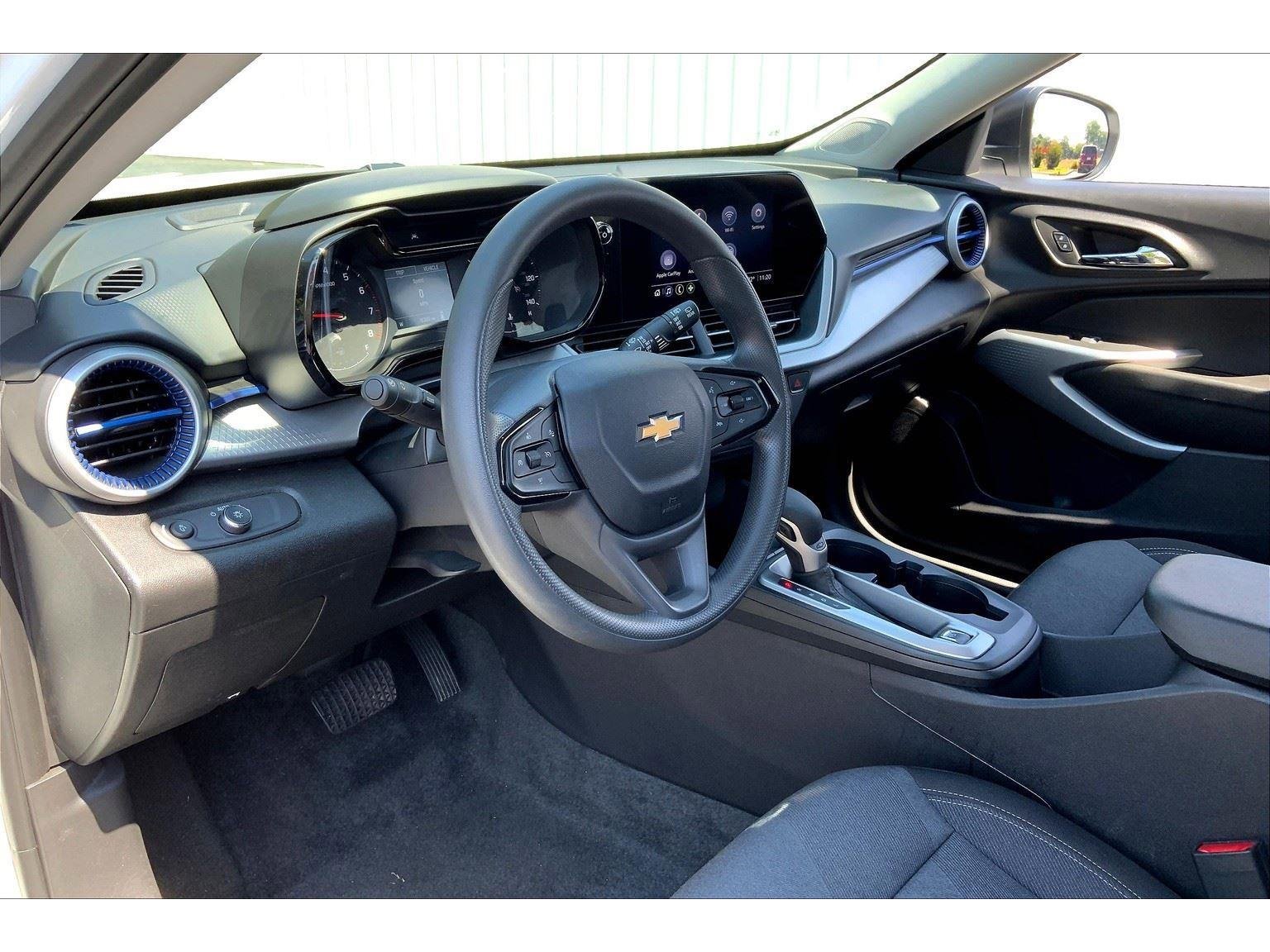 Used 2025 Chevrolet Trax LS image 12