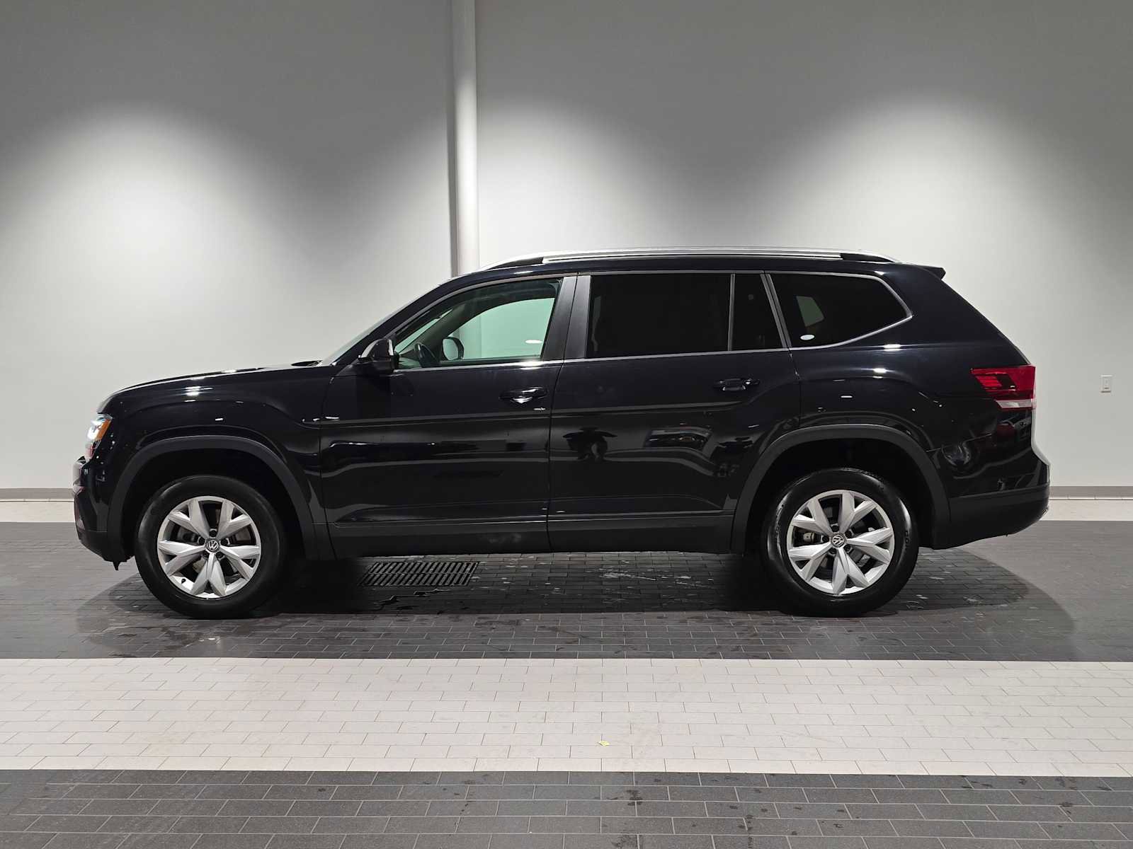 Used 2018 Volkswagen Atlas SE image 2