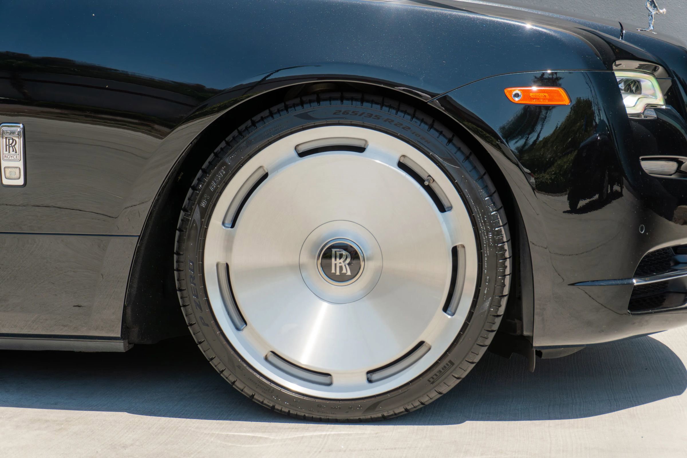 Used 2019 Rolls-Royce Dawn RWD image 45