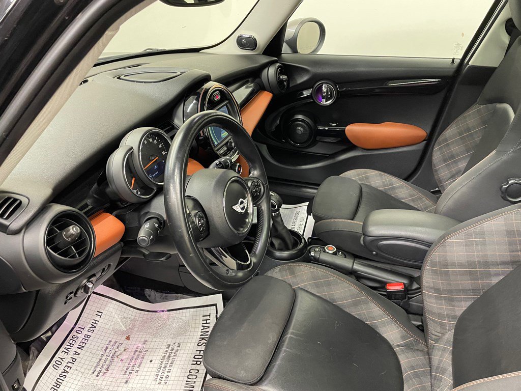 Used 2017 MINI Cooper 4-Door Hardtop image 7