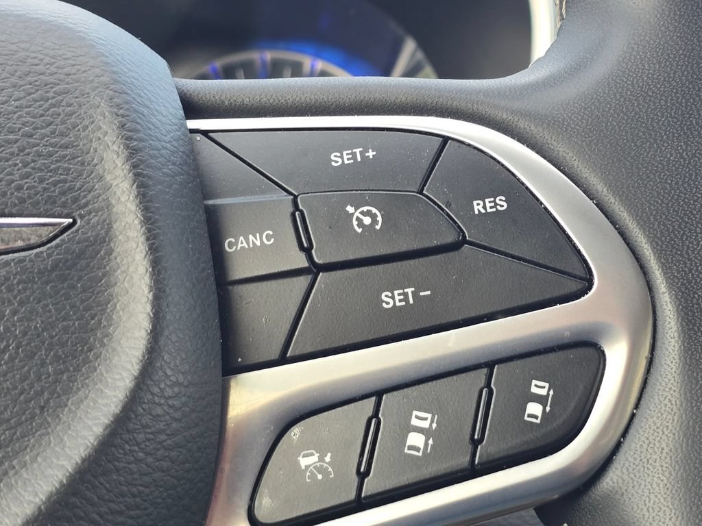 Used 2023 Chrysler Pacifica Touring-L FWD image 20