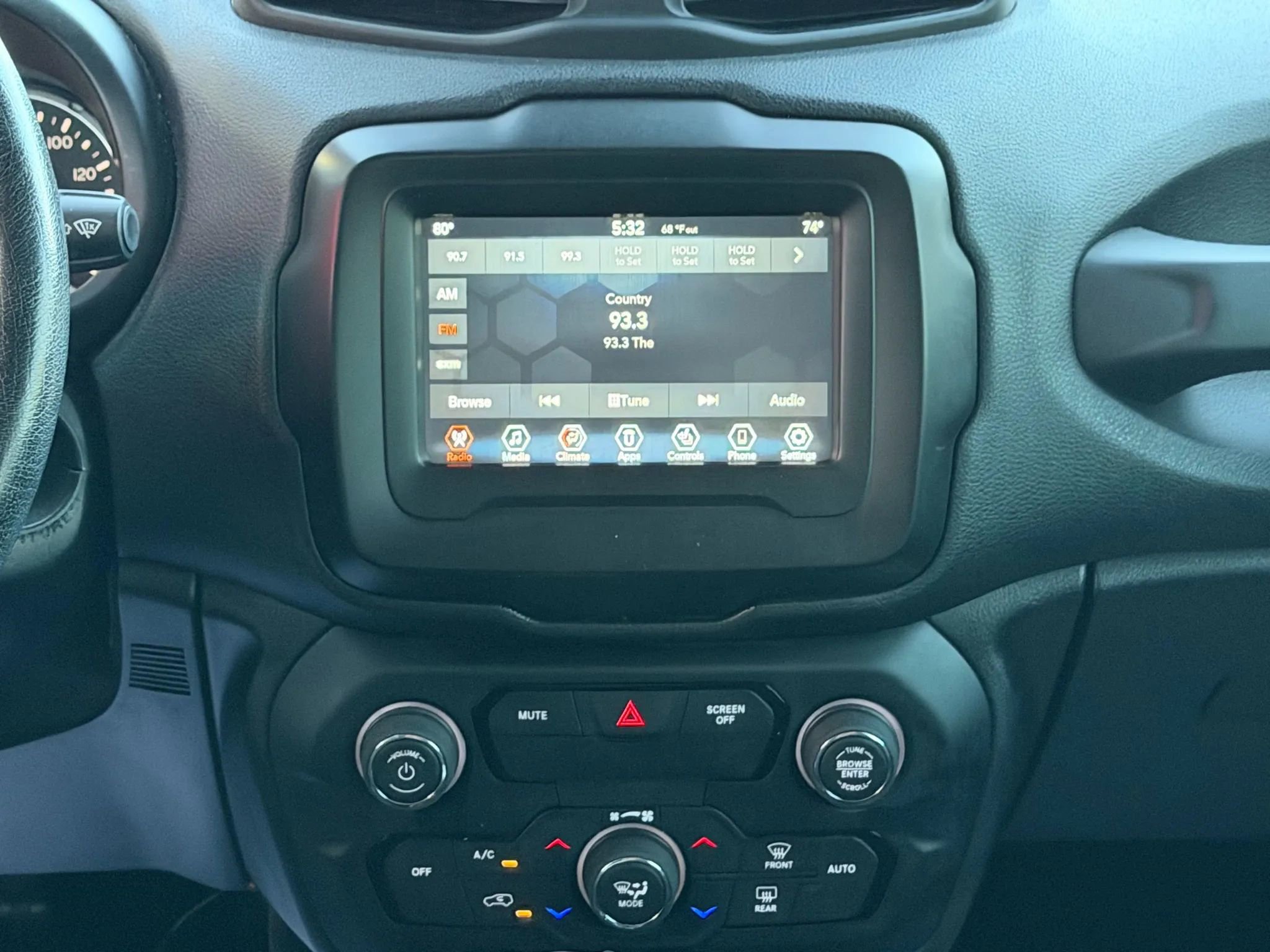 Used 2019 Jeep Renegade Latitude w/ Cold Weather Group image 19