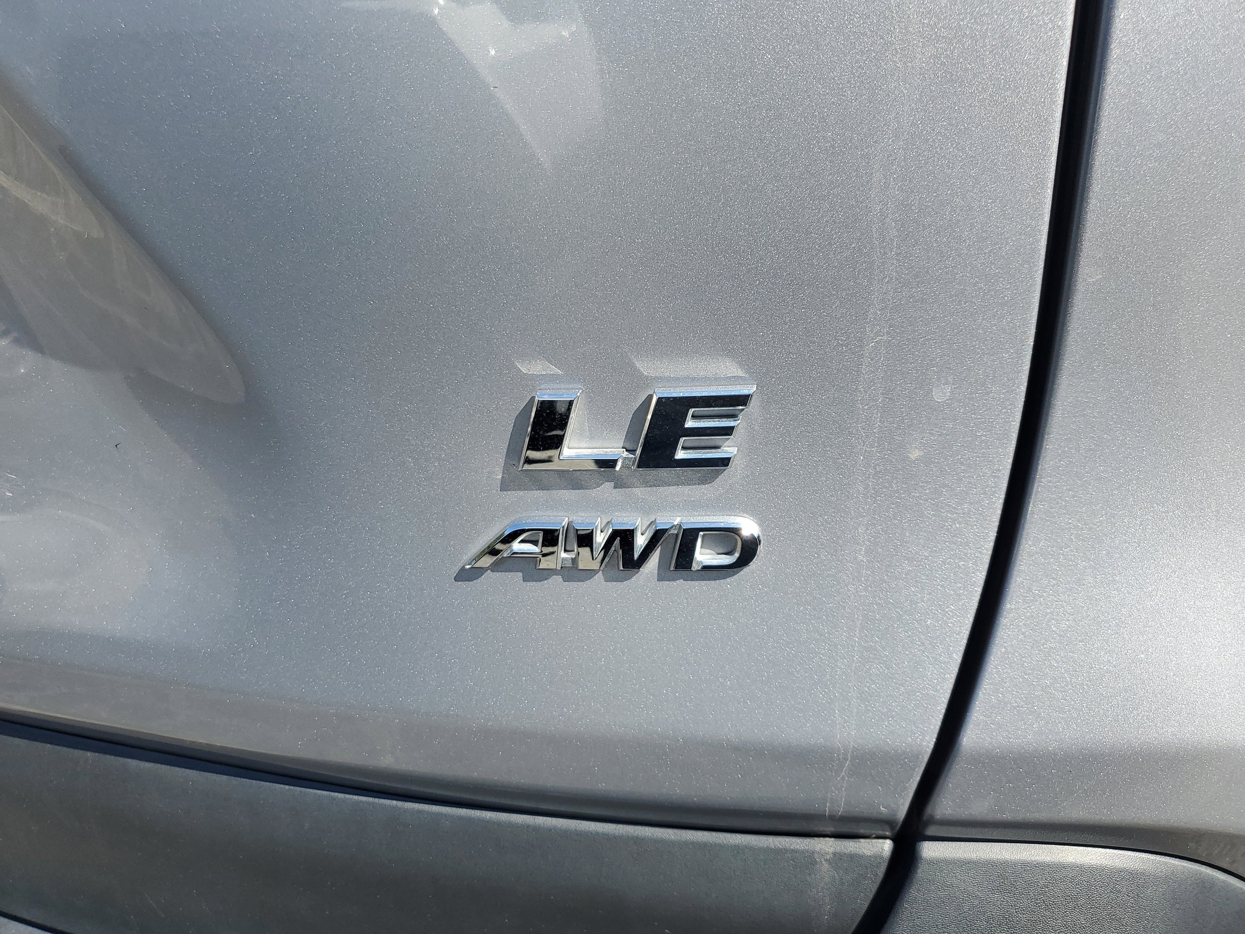 Used 2024 Toyota RAV4 LE AWD/4WD image 7