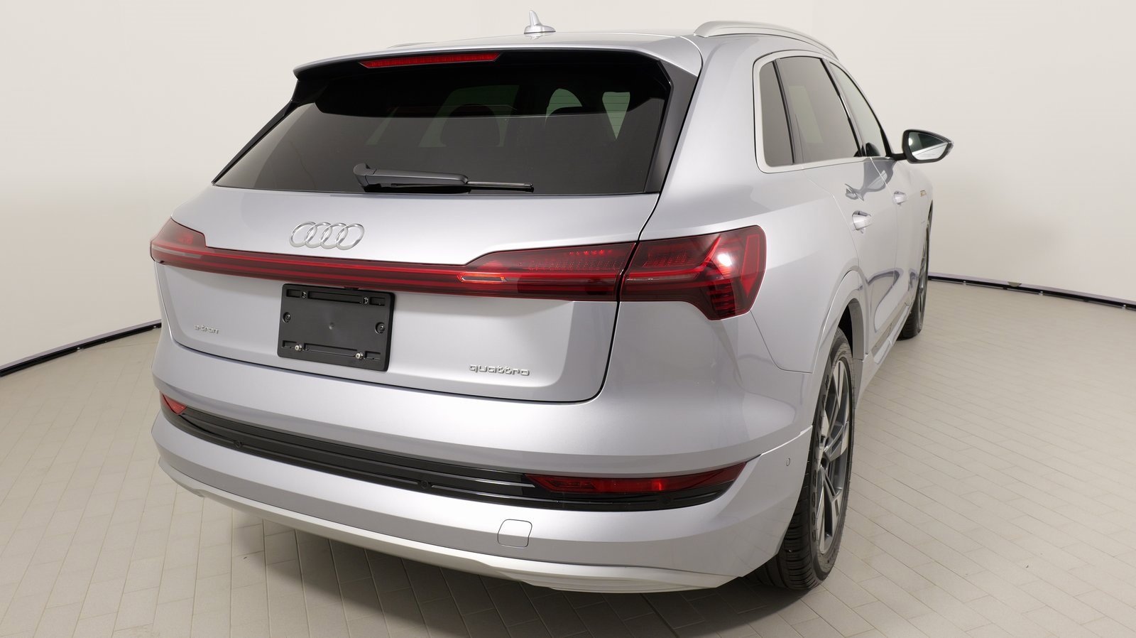 Used 2022 Audi e-tron Premium Plus w/ Premium Plus Package image 31