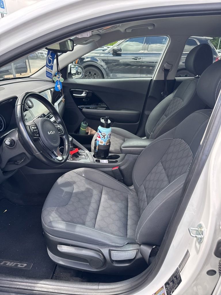 Used 2022 Kia Niro LXS FWD image 3
