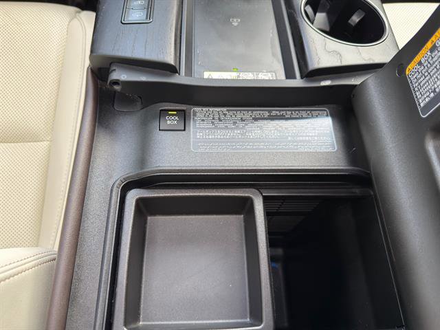 Used 2023 Lexus LX 600 4WD w/ Accessory Package (Z1) image 18