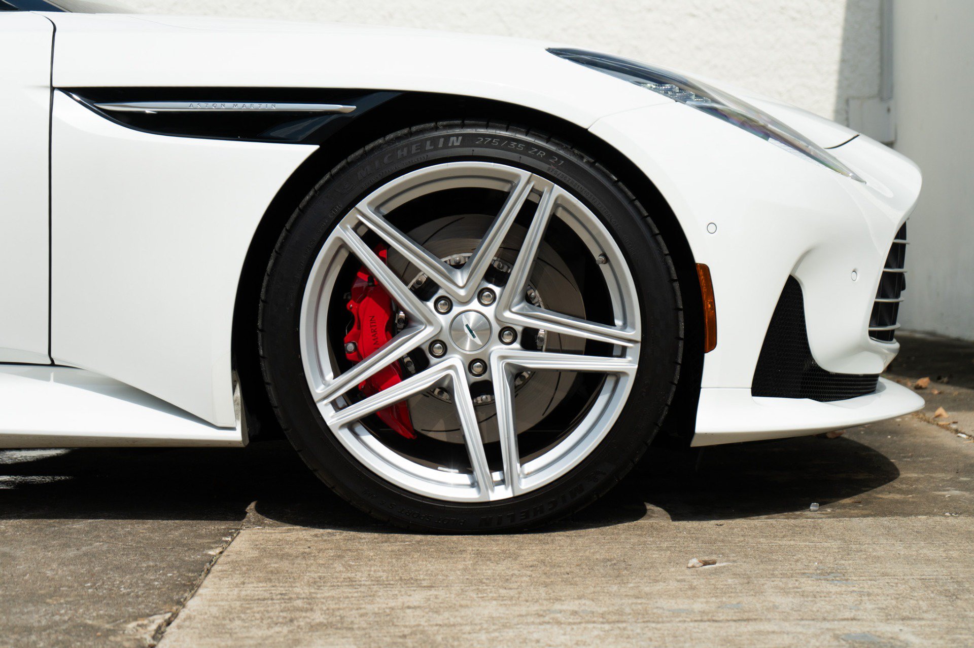 Used 2025 Aston Martin DB12 Convertible RWD image 46