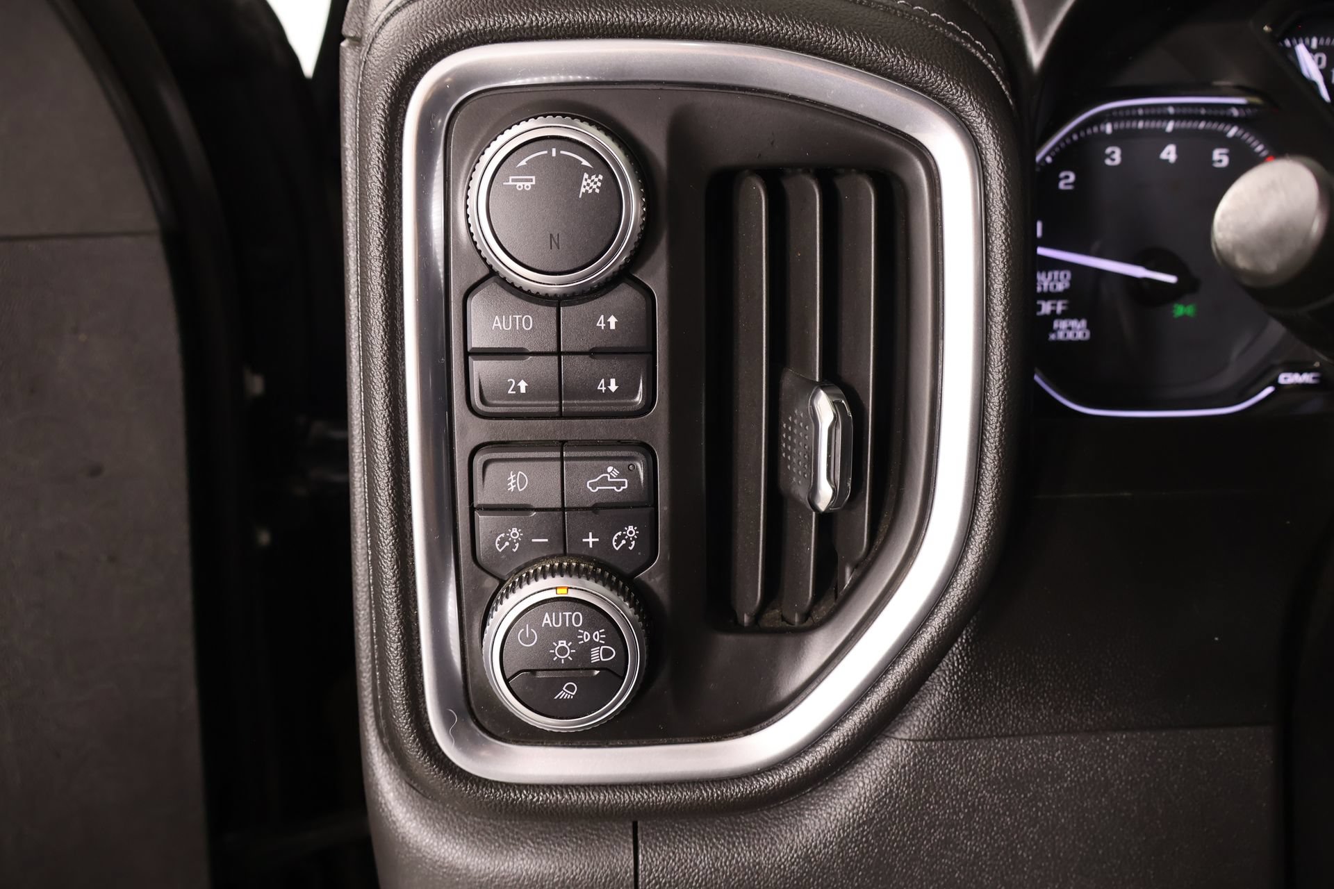 Used 2019 GMC Sierra 1500 SLT w/ SLT Premium Package AWD/4WD image 8