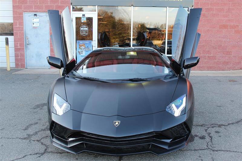 Used 2018 Lamborghini Aventador S image 11