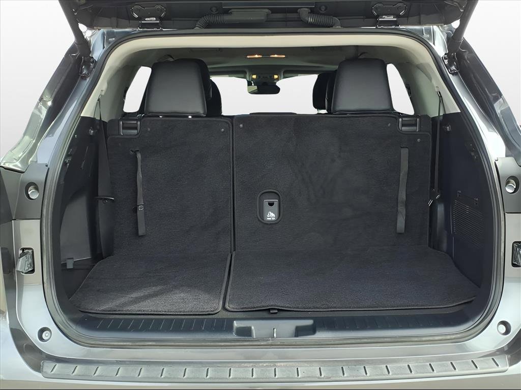 Used 2024 Toyota Highlander XLE image 10