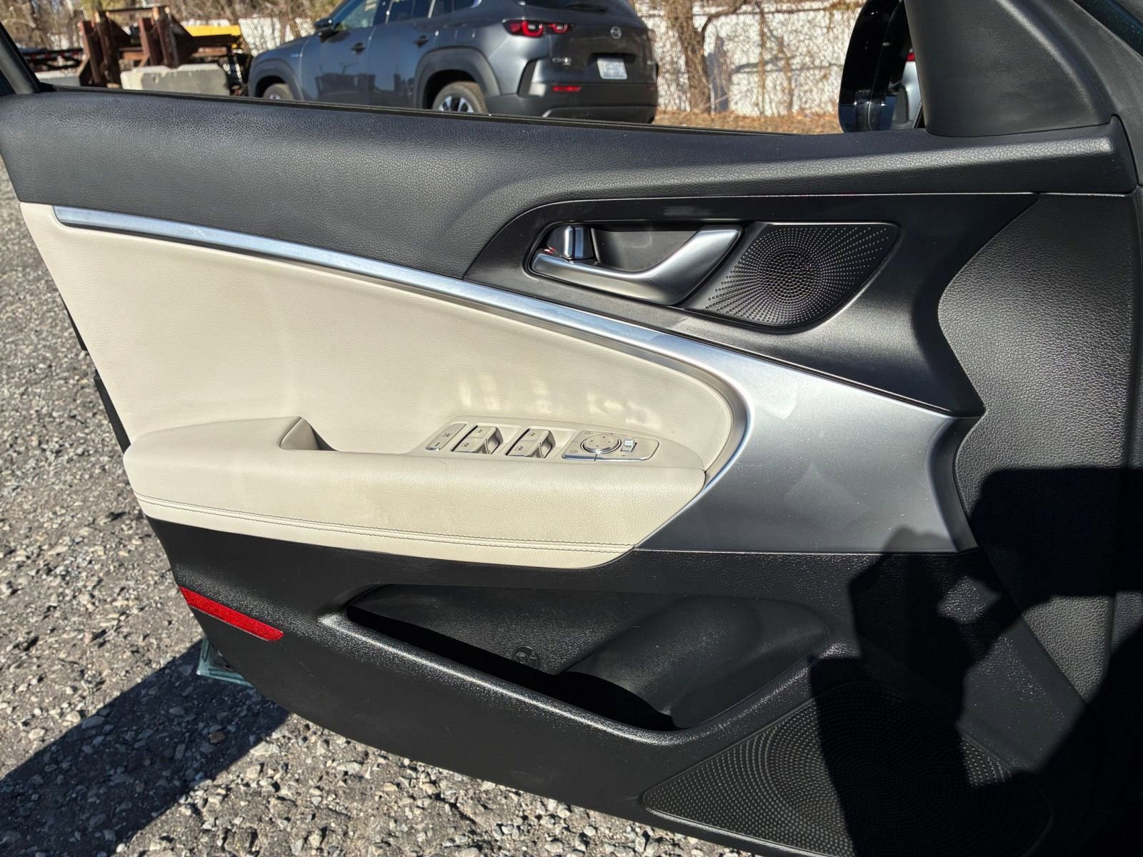 Used 2025 Genesis G70 2.5T image 18