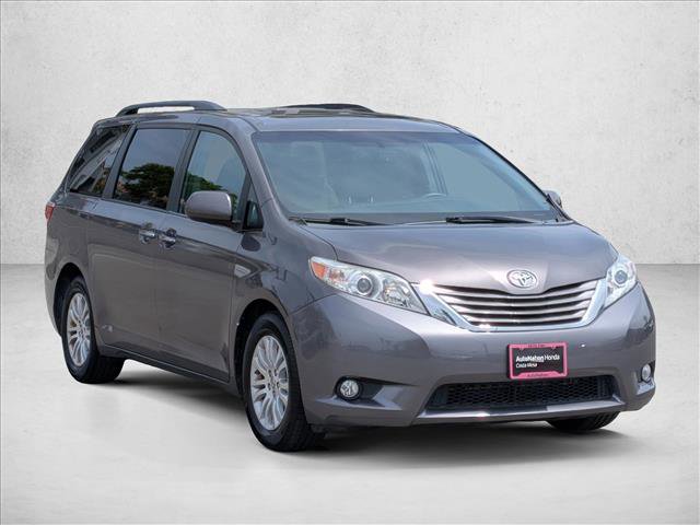 Used 2015 Toyota Sienna XLE FWD image 3