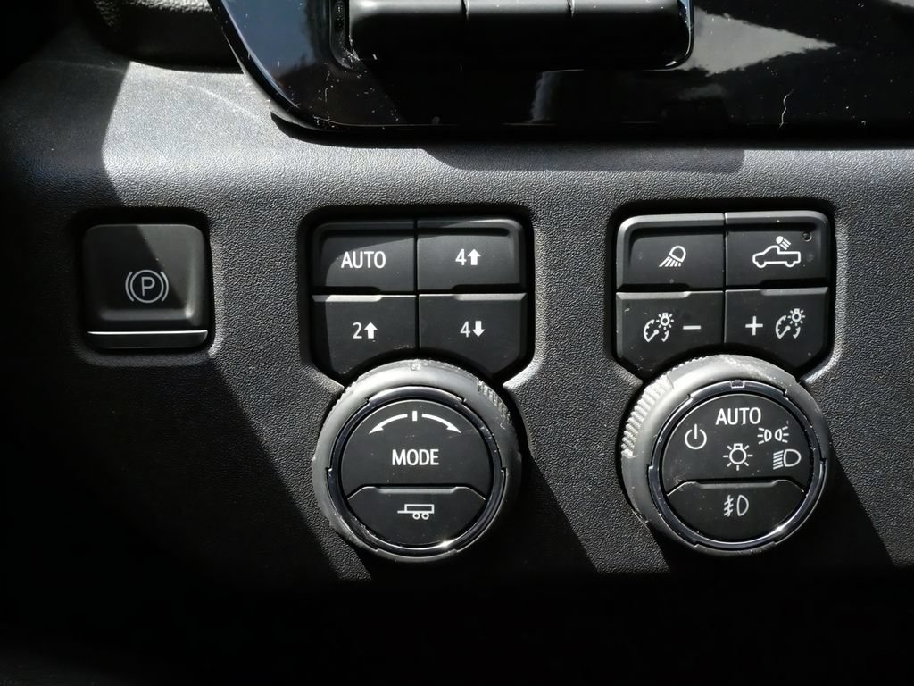 Used 2024 Chevrolet Silverado 3500 High Country w/ High Country Premium Package AWD/4WD image 15