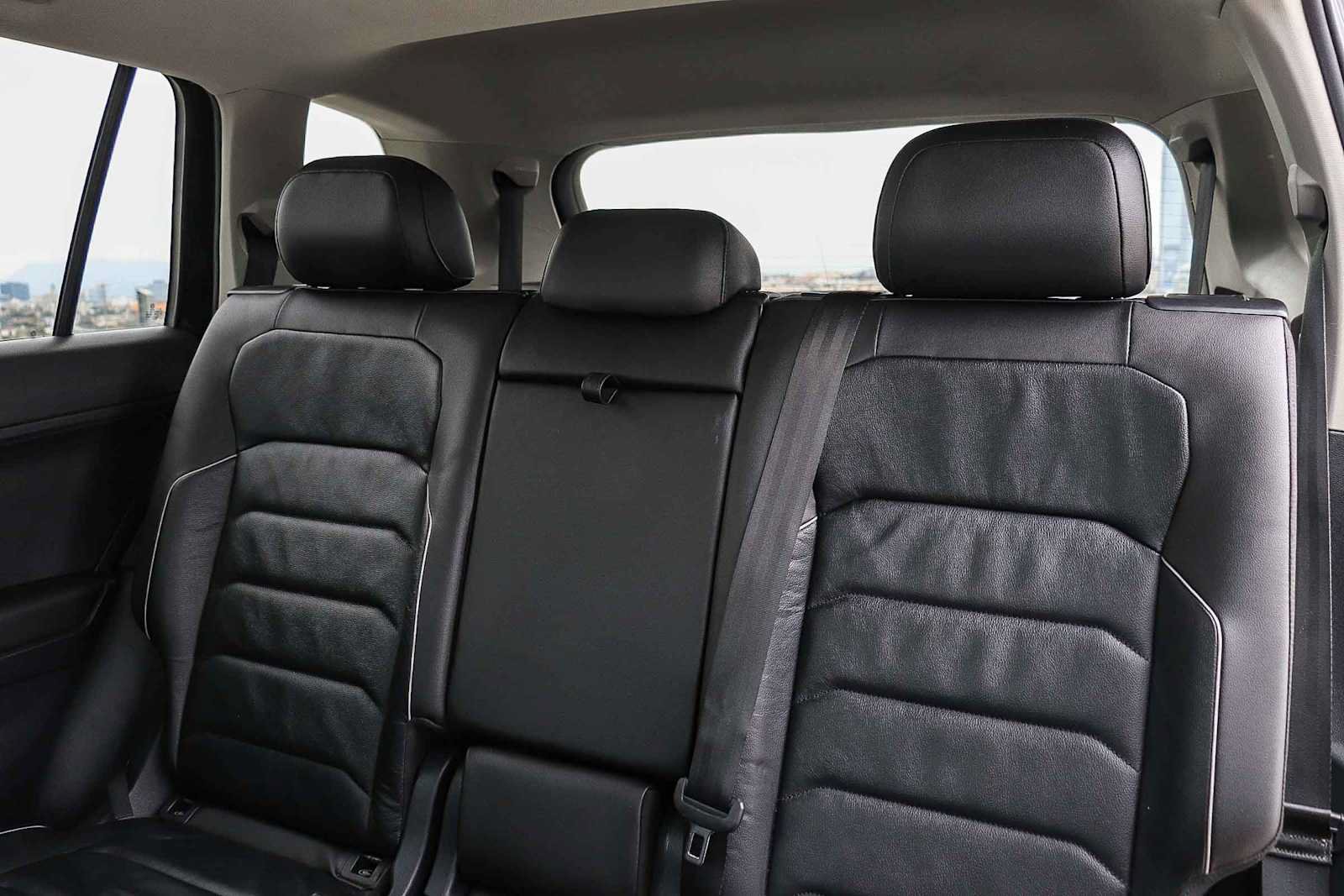 Used 2018 Volkswagen Tiguan SEL Premium FWD image 19