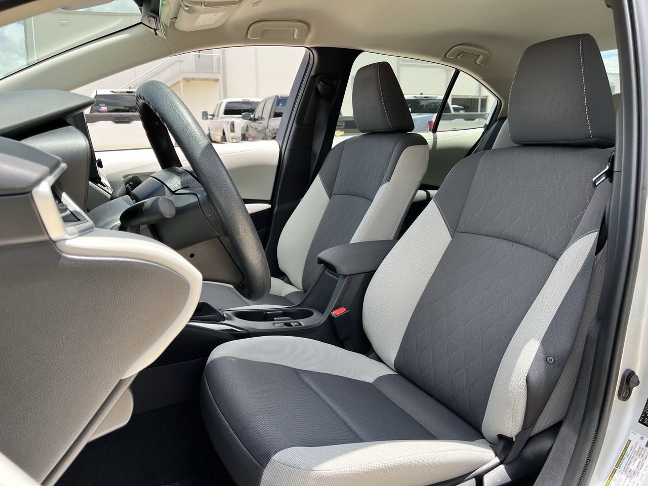 Used 2025 Toyota Corolla LE FWD image 22